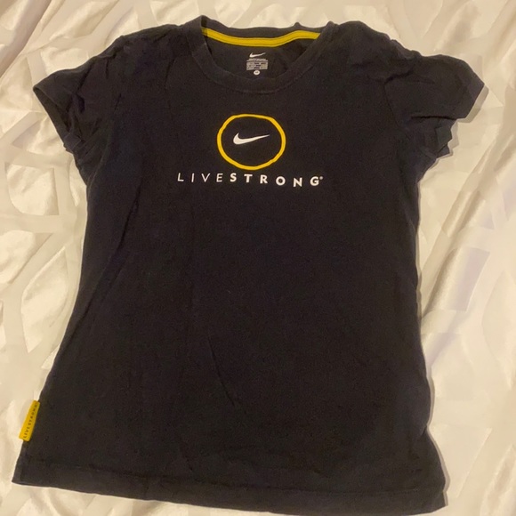 Nike shirt - Picture 1 of 3